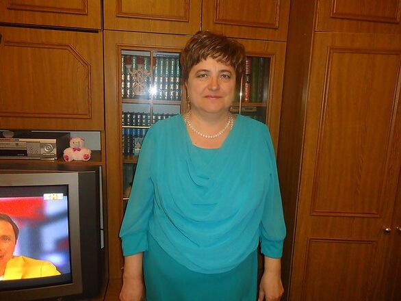 жена, излекувана от артроза на колянната става